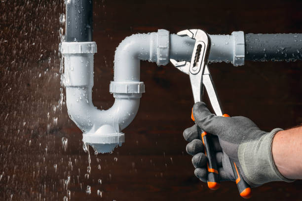 Professional Plumbing technician working in Hufsmith, TX